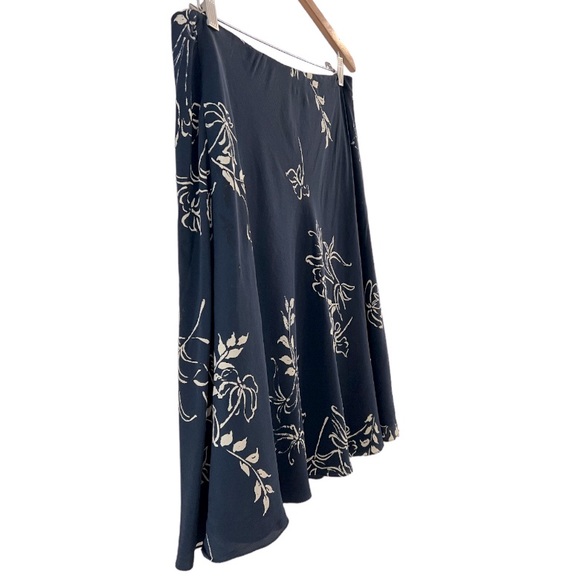Ralph Lauren 100% Silk Skirt. - Picture 2 of 5